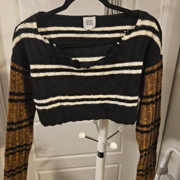 Crop Top Sweater - Picture 4 of 5